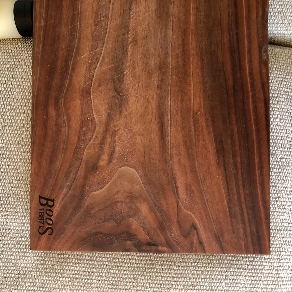 John Boos 21"x12" Rustic Edge Walnut Cutting Board - Picture 8 of 14